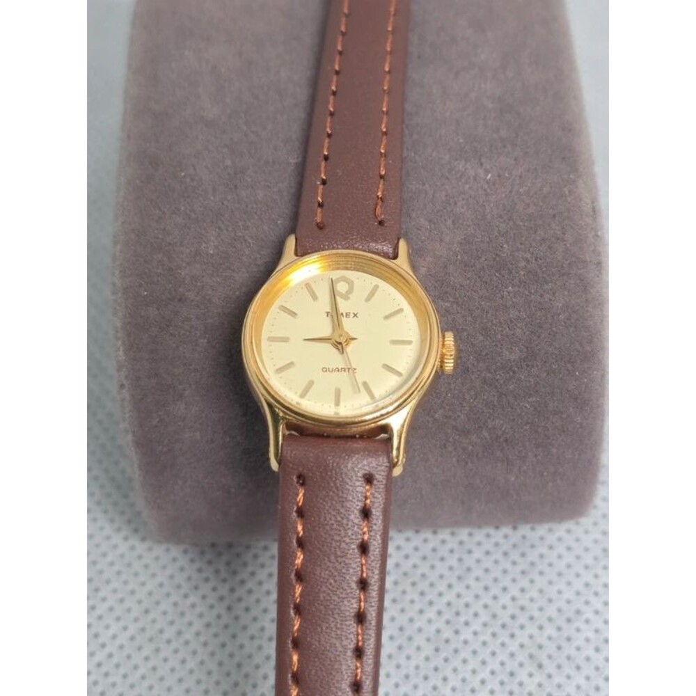 Vintage Timex Women's Gold Tone Quartz Watch Brown Leather Strap